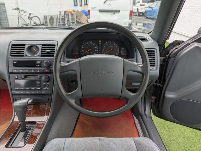 ローレル メダリストＳ　６０ｔｈアニバーサリー　６０周年記念モデル／サイドデカール／６０周年記念モデル専用キー／電格ミラー／純正フロントスポイラー／エアコン／車検Ｒ８年１２月まで／ＡＴ／オートライト（29枚目）