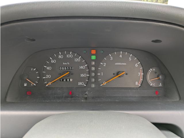 ローレル メダリストＳ　６０ｔｈアニバーサリー　６０周年記念モデル／サイドデカール／６０周年記念モデル専用キー／電格ミラー／純正フロントスポイラー／エアコン／車検Ｒ８年１２月まで／ＡＴ／オートライト（30枚目）