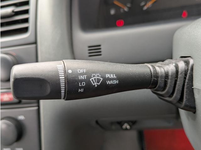 ローレル メダリストＳ　６０ｔｈアニバーサリー　６０周年記念モデル／サイドデカール／６０周年記念モデル専用キー／電格ミラー／純正フロントスポイラー／エアコン／車検Ｒ８年１２月まで／ＡＴ／オートライト（31枚目）