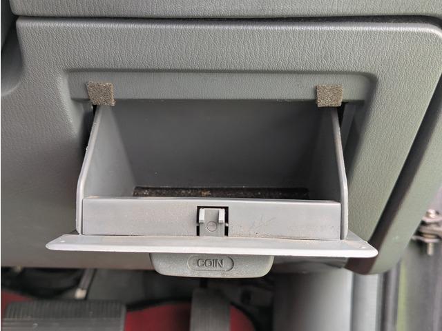 ローレル メダリストＳ　６０ｔｈアニバーサリー　６０周年記念モデル／サイドデカール／６０周年記念モデル専用キー／電格ミラー／純正フロントスポイラー／エアコン／車検Ｒ８年１２月まで／ＡＴ／オートライト（33枚目）