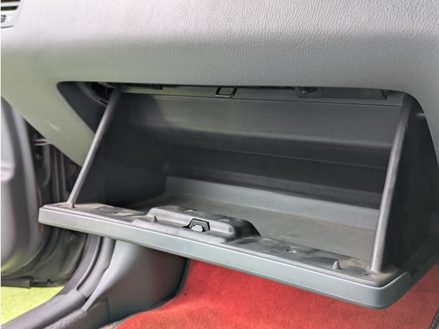 ローレル メダリストＳ　６０ｔｈアニバーサリー　６０周年記念モデル／サイドデカール／６０周年記念モデル専用キー／電格ミラー／純正フロントスポイラー／エアコン／車検Ｒ８年１２月まで／ＡＴ／オートライト（38枚目）