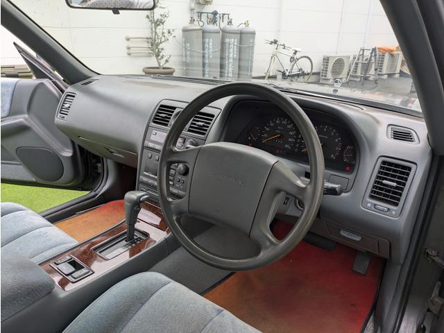 ローレル メダリストＳ　６０ｔｈアニバーサリー　６０周年記念モデル／サイドデカール／６０周年記念モデル専用キー／電格ミラー／純正フロントスポイラー／エアコン／車検Ｒ８年１２月まで／ＡＴ／オートライト（41枚目）