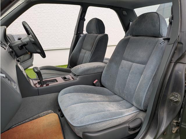 ローレル メダリストＳ　６０ｔｈアニバーサリー　６０周年記念モデル／サイドデカール／６０周年記念モデル専用キー／電格ミラー／純正フロントスポイラー／エアコン／車検Ｒ８年１２月まで／ＡＴ／オートライト（44枚目）