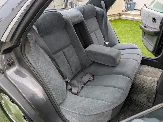 ローレル メダリストＳ　６０ｔｈアニバーサリー　６０周年記念モデル／サイドデカール／６０周年記念モデル専用キー／電格ミラー／純正フロントスポイラー／エアコン／車検Ｒ８年１２月まで／ＡＴ／オートライト（47枚目）