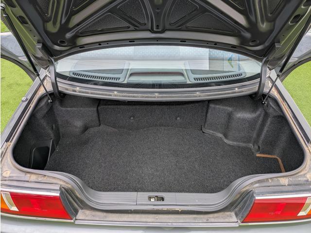 ローレル メダリストＳ　６０ｔｈアニバーサリー　６０周年記念モデル／サイドデカール／６０周年記念モデル専用キー／電格ミラー／純正フロントスポイラー／エアコン／車検Ｒ８年１２月まで／ＡＴ／オートライト（49枚目）