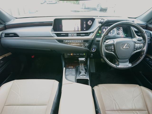 ＥＳ ＥＳ３００ｈ　バージョンＬ　ムーンルーフ／ベージュ革シート／セーフティシステムプラス／ＢＳＭ／ＰＫＳＡ／カラーヘッドアップディスプレイ／純正１８インチアルミ／３眼ＬＥＤヘッドライト／パノラミックビューモニター／ナビ／ＴＶ（7枚目）