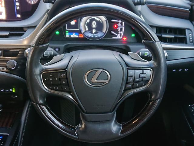 ＥＳ ＥＳ３００ｈ　バージョンＬ　ムーンルーフ／ベージュ革シート／セーフティシステムプラス／ＢＳＭ／ＰＫＳＡ／カラーヘッドアップディスプレイ／純正１８インチアルミ／３眼ＬＥＤヘッドライト／パノラミックビューモニター／ナビ／ＴＶ（25枚目）