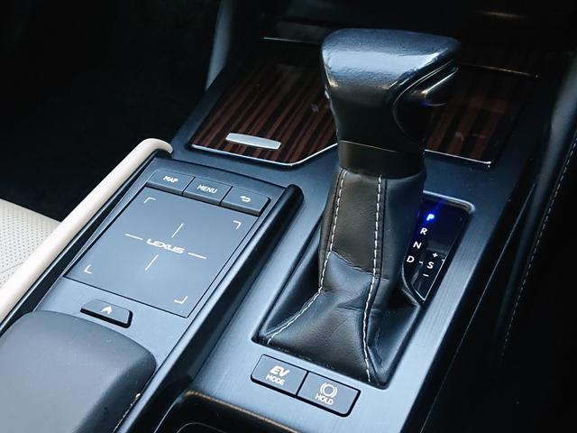 ＥＳ ＥＳ３００ｈ　バージョンＬ　ムーンルーフ／ベージュ革シート／セーフティシステムプラス／ＢＳＭ／ＰＫＳＡ／カラーヘッドアップディスプレイ／純正１８インチアルミ／３眼ＬＥＤヘッドライト／パノラミックビューモニター／ナビ／ＴＶ（39枚目）