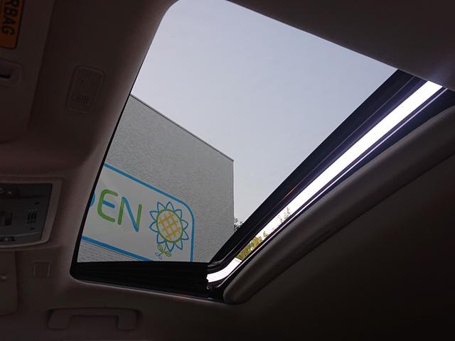 ＥＳ ＥＳ３００ｈ　バージョンＬ　ムーンルーフ／ベージュ革シート／セーフティシステムプラス／ＢＳＭ／ＰＫＳＡ／カラーヘッドアップディスプレイ／純正１８インチアルミ／３眼ＬＥＤヘッドライト／パノラミックビューモニター／ナビ／ＴＶ（50枚目）