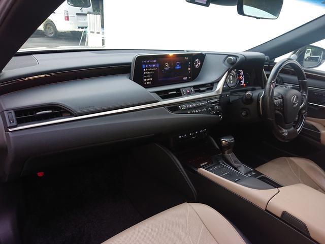 ＥＳ ＥＳ３００ｈ　バージョンＬ　ムーンルーフ／ベージュ革シート／セーフティシステムプラス／ＢＳＭ／ＰＫＳＡ／カラーヘッドアップディスプレイ／純正１８インチアルミ／３眼ＬＥＤヘッドライト／パノラミックビューモニター／ナビ／ＴＶ（57枚目）