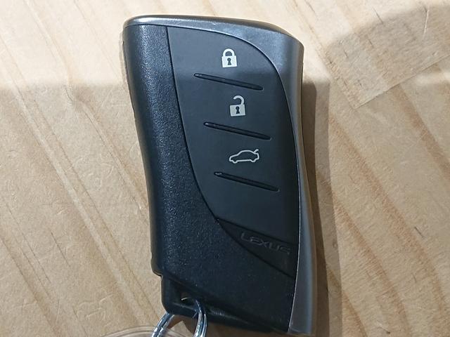 ＥＳ ＥＳ３００ｈ　バージョンＬ　ムーンルーフ／ベージュ革シート／セーフティシステムプラス／ＢＳＭ／ＰＫＳＡ／カラーヘッドアップディスプレイ／純正１８インチアルミ／３眼ＬＥＤヘッドライト／パノラミックビューモニター／ナビ／ＴＶ（79枚目）