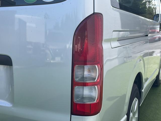 レジアスエースバン ＤＸ　５ドア／ディーゼルターボ／両側スライドドア／ＰＣＳ／ＬＤＡ／オートハイビーム／ＬＥＤヘッドライト／純正ナビ／ＴＶ／バックカメラ／ビルトインＥＴＣ／Ｂｌｕｅｔｏｏｔｈ／トラクションコントロール（17枚目）