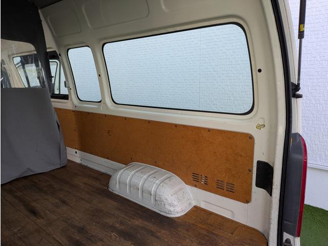 ハイエースバン SロングワイドDX ハイルーフ/スーパーロング/ワイド/スライドドア/6人乗り/積載量1t/荷室床板張り/エアバッグ/リアアンダーミラー/キーレスキー/エアコン(11枚目)