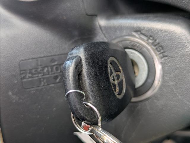 ハイエースバン SロングワイドDX ハイルーフ/スーパーロング/ワイド/スライドドア/6人乗り/積載量1t/荷室床板張り/エアバッグ/リアアンダーミラー/キーレスキー/エアコン(14枚目)