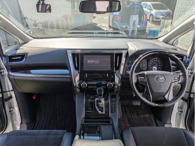 ヴェルファイアハイブリッド ＺＲ　６人乗り／トヨタセーフティーセンス／純正大画面ナビ／フルセグ／パノラミックビューモニター／両側パワースライドドア／ＬＥＤヘッドライト／ＬＥＤヘッドライト／社外２０インチアルミ／スマートキー（6枚目）