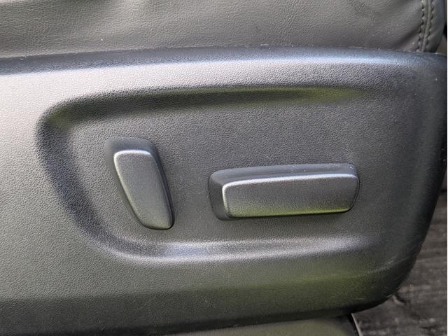 ヴェルファイアハイブリッド ＺＲ　６人乗り／トヨタセーフティーセンス／純正大画面ナビ／フルセグ／パノラミックビューモニター／両側パワースライドドア／ＬＥＤヘッドライト／ＬＥＤヘッドライト／社外２０インチアルミ／スマートキー（11枚目）