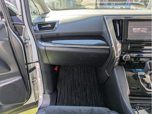 ヴェルファイアハイブリッド ＺＲ　６人乗り／トヨタセーフティーセンス／純正大画面ナビ／フルセグ／パノラミックビューモニター／両側パワースライドドア／ＬＥＤヘッドライト／ＬＥＤヘッドライト／社外２０インチアルミ／スマートキー（32枚目）