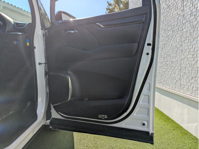 ヴェルファイアハイブリッド ＺＲ　６人乗り／トヨタセーフティーセンス／純正大画面ナビ／フルセグ／パノラミックビューモニター／両側パワースライドドア／ＬＥＤヘッドライト／ＬＥＤヘッドライト／社外２０インチアルミ／スマートキー（74枚目）