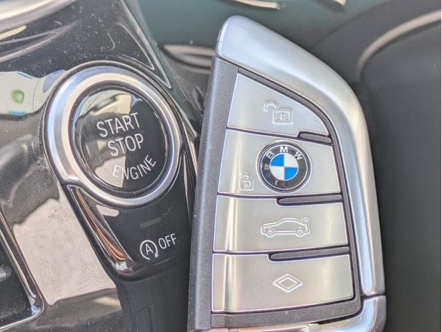 軽自動車から外車まで選び抜かれたお薦め車両を展示中。