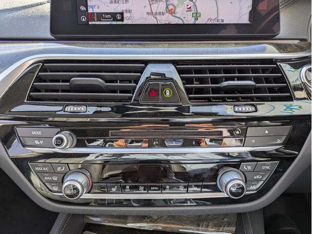 軽自動車から外車まで選び抜かれたお薦め車両を展示中