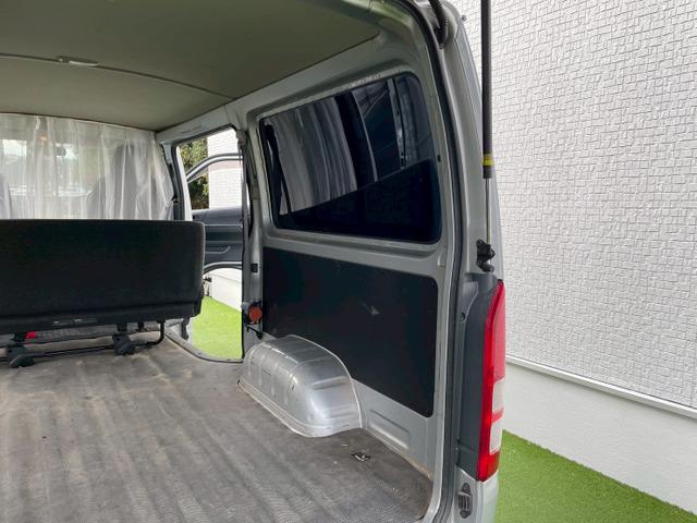 ハイエースバン ロングDX 5ドア/6人乗り/両側スライドドア/社外ナビ/TV/バックカメラ/キーレス/リアガラスフィルム/リア小窓付き/積載量1.25t/4ナンバーサイズ/ABS/バンパー同色/車検R8年9月まで(10枚目)