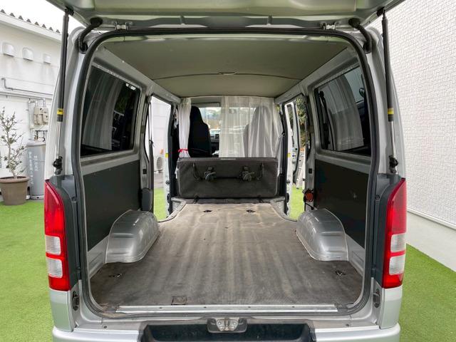 ハイエースバン ロングDX 5ドア/6人乗り/両側スライドドア/社外ナビ/TV/バックカメラ/キーレス/リアガラスフィルム/リア小窓付き/積載量1.25t/4ナンバーサイズ/ABS/バンパー同色/車検R8年9月まで(11枚目)