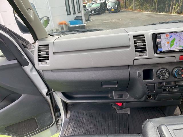 ハイエースバン ロングDX 5ドア/6人乗り/両側スライドドア/社外ナビ/TV/バックカメラ/キーレス/リアガラスフィルム/リア小窓付き/積載量1.25t/4ナンバーサイズ/ABS/バンパー同色/車検R8年9月まで(31枚目)