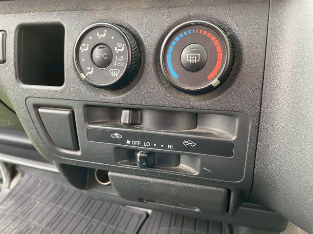 ハイエースバン ロングDX 5ドア/6人乗り/両側スライドドア/社外ナビ/TV/バックカメラ/キーレス/リアガラスフィルム/リア小窓付き/積載量1.25t/4ナンバーサイズ/ABS/バンパー同色/車検R8年9月まで(40枚目)