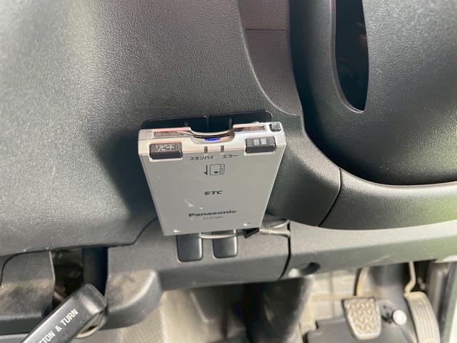 ハイエースバン ロングDX 5ドア/6人乗り/両側スライドドア/社外ナビ/TV/バックカメラ/キーレス/リアガラスフィルム/リア小窓付き/積載量1.25t/4ナンバーサイズ/ABS/バンパー同色/車検R8年9月まで(42枚目)