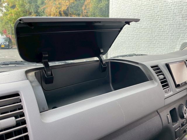 ハイエースバン ロングDX 5ドア/6人乗り/両側スライドドア/社外ナビ/TV/バックカメラ/キーレス/リアガラスフィルム/リア小窓付き/積載量1.25t/4ナンバーサイズ/ABS/バンパー同色/車検R8年9月まで(43枚目)