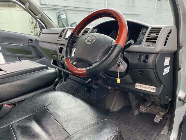 ハイエースバン ロングDX 5ドア/6人乗り/両側スライドドア/社外ナビ/TV/バックカメラ/キーレス/リアガラスフィルム/リア小窓付き/積載量1.25t/4ナンバーサイズ/ABS/バンパー同色/車検R8年9月まで(47枚目)