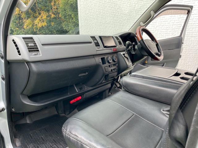 ハイエースバン ロングDX 5ドア/6人乗り/両側スライドドア/社外ナビ/TV/バックカメラ/キーレス/リアガラスフィルム/リア小窓付き/積載量1.25t/4ナンバーサイズ/ABS/バンパー同色/車検R8年9月まで(50枚目)