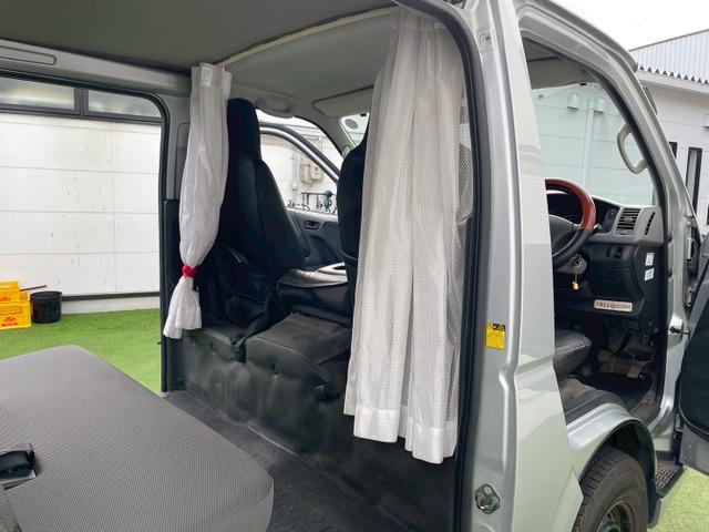 ハイエースバン ロングDX 5ドア/6人乗り/両側スライドドア/社外ナビ/TV/バックカメラ/キーレス/リアガラスフィルム/リア小窓付き/積載量1.25t/4ナンバーサイズ/ABS/バンパー同色/車検R8年9月まで(54枚目)