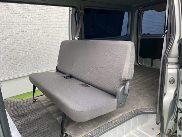 ハイエースバン ロングDX 5ドア/6人乗り/両側スライドドア/社外ナビ/TV/バックカメラ/キーレス/リアガラスフィルム/リア小窓付き/積載量1.25t/4ナンバーサイズ/ABS/バンパー同色/車検R8年9月まで(59枚目)