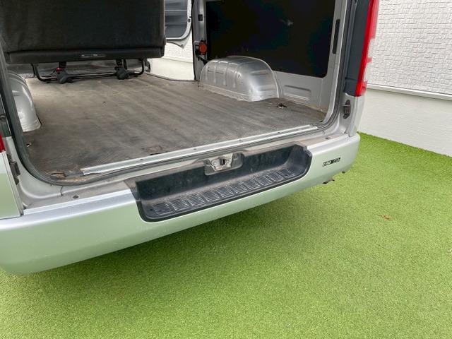 ハイエースバン ロングDX 5ドア/6人乗り/両側スライドドア/社外ナビ/TV/バックカメラ/キーレス/リアガラスフィルム/リア小窓付き/積載量1.25t/4ナンバーサイズ/ABS/バンパー同色/車検R8年9月まで(64枚目)