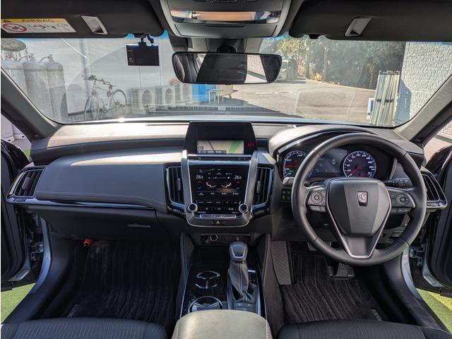 クラウンハイブリッド Ｓ　Ｃパッケージ　メーカーナビ／フルセグ／パノラミックビューモニター／トヨタセーフティーセンス／ＬＥＤヘッドライト／ＢＳＭ／ワンオーナー／スマートキー／ドライブレコーダー／パーキングアシスト／純正１７インチアルミ（6枚目）