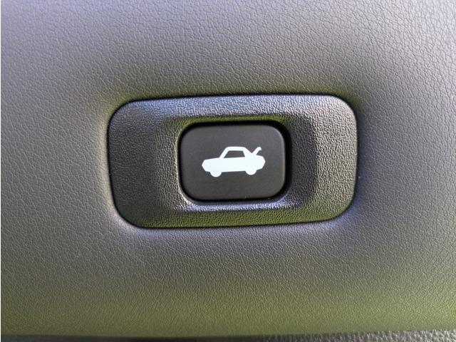 クラウンハイブリッド Ｓ　Ｃパッケージ　メーカーナビ／フルセグ／パノラミックビューモニター／トヨタセーフティーセンス／ＬＥＤヘッドライト／ＢＳＭ／ワンオーナー／スマートキー／ドライブレコーダー／パーキングアシスト／純正１７インチアルミ（11枚目）