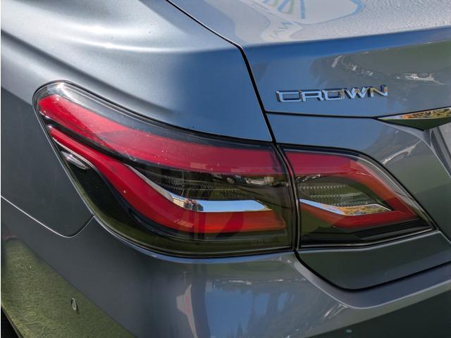 クラウンハイブリッド Ｓ　Ｃパッケージ　メーカーナビ／フルセグ／パノラミックビューモニター／トヨタセーフティーセンス／ＬＥＤヘッドライト／ＢＳＭ／ワンオーナー／スマートキー／ドライブレコーダー／パーキングアシスト／純正１７インチアルミ（28枚目）