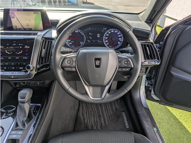 クラウンハイブリッド Ｓ　Ｃパッケージ　メーカーナビ／フルセグ／パノラミックビューモニター／トヨタセーフティーセンス／ＬＥＤヘッドライト／ＢＳＭ／ワンオーナー／スマートキー／ドライブレコーダー／パーキングアシスト／純正１７インチアルミ（32枚目）