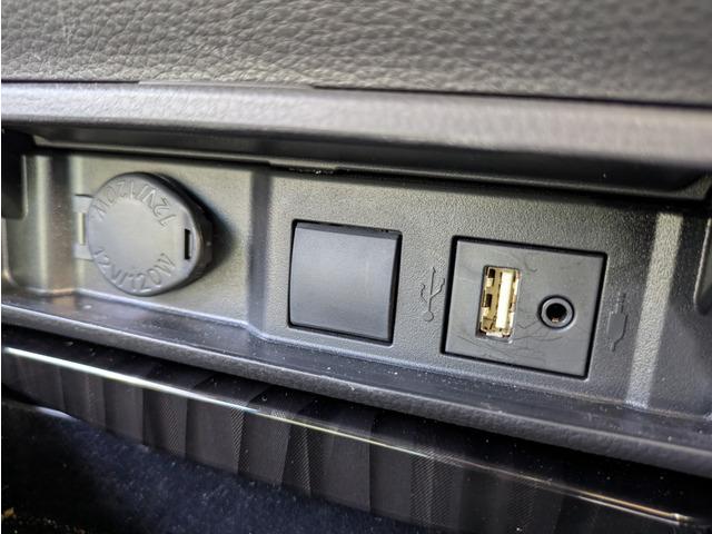 クラウンハイブリッド Ｓ　Ｃパッケージ　メーカーナビ／フルセグ／パノラミックビューモニター／トヨタセーフティーセンス／ＬＥＤヘッドライト／ＢＳＭ／ワンオーナー／スマートキー／ドライブレコーダー／パーキングアシスト／純正１７インチアルミ（50枚目）