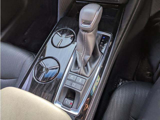 クラウンハイブリッド Ｓ　Ｃパッケージ　メーカーナビ／フルセグ／パノラミックビューモニター／トヨタセーフティーセンス／ＬＥＤヘッドライト／ＢＳＭ／ワンオーナー／スマートキー／ドライブレコーダー／パーキングアシスト／純正１７インチアルミ（51枚目）