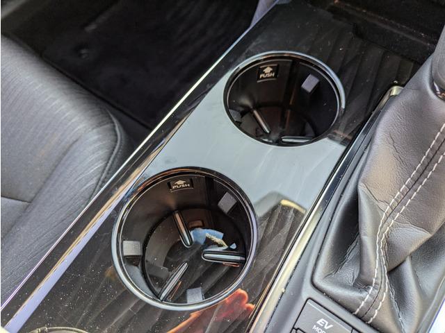 クラウンハイブリッド Ｓ　Ｃパッケージ　メーカーナビ／フルセグ／パノラミックビューモニター／トヨタセーフティーセンス／ＬＥＤヘッドライト／ＢＳＭ／ワンオーナー／スマートキー／ドライブレコーダー／パーキングアシスト／純正１７インチアルミ（52枚目）