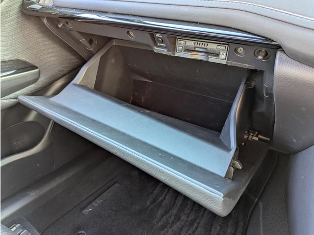 クラウンハイブリッド Ｓ　Ｃパッケージ　メーカーナビ／フルセグ／パノラミックビューモニター／トヨタセーフティーセンス／ＬＥＤヘッドライト／ＢＳＭ／ワンオーナー／スマートキー／ドライブレコーダー／パーキングアシスト／純正１７インチアルミ（54枚目）