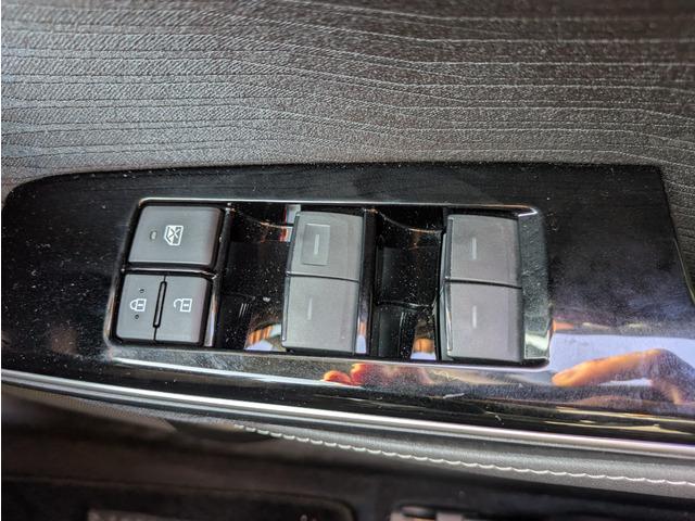 クラウンハイブリッド Ｓ　Ｃパッケージ　メーカーナビ／フルセグ／パノラミックビューモニター／トヨタセーフティーセンス／ＬＥＤヘッドライト／ＢＳＭ／ワンオーナー／スマートキー／ドライブレコーダー／パーキングアシスト／純正１７インチアルミ（57枚目）