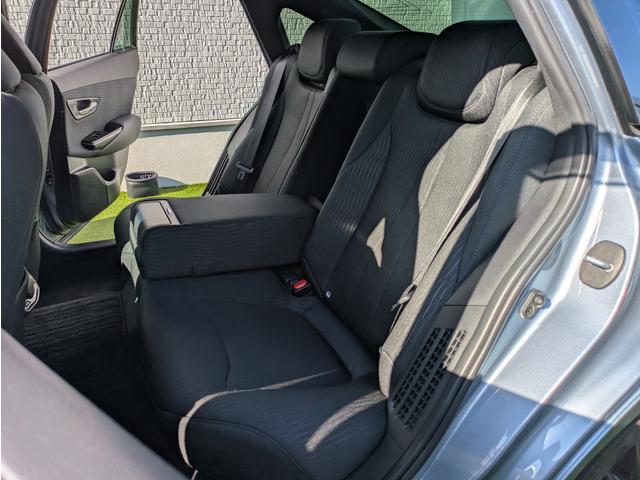 クラウンハイブリッド Ｓ　Ｃパッケージ　メーカーナビ／フルセグ／パノラミックビューモニター／トヨタセーフティーセンス／ＬＥＤヘッドライト／ＢＳＭ／ワンオーナー／スマートキー／ドライブレコーダー／パーキングアシスト／純正１７インチアルミ（63枚目）