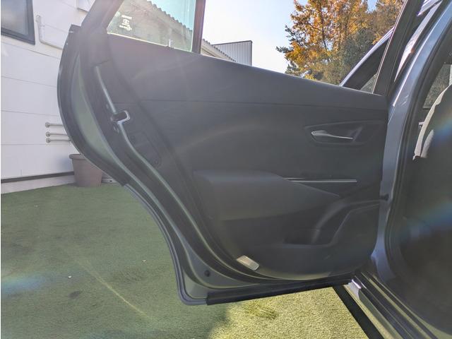 クラウンハイブリッド Ｓ　Ｃパッケージ　メーカーナビ／フルセグ／パノラミックビューモニター／トヨタセーフティーセンス／ＬＥＤヘッドライト／ＢＳＭ／ワンオーナー／スマートキー／ドライブレコーダー／パーキングアシスト／純正１７インチアルミ（70枚目）