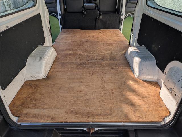 ＮＶ３５０キャラバンバン ロングＤＸターボ　３ペダルＭＴ／５ドア／両側スライドドア／ディーゼルターボ／荷室床板張り／積載量１．２５ｔ／ロング／４ナンバー／３人乗り／ＥＴＣ／キーレス／エアコン／エアバッグ（8枚目）