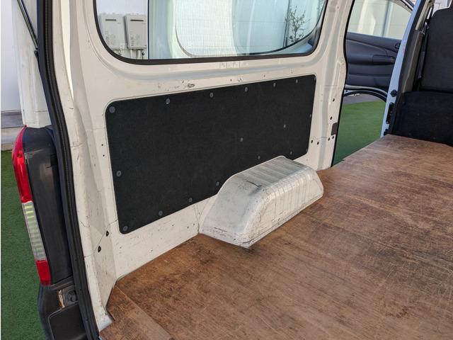 ＮＶ３５０キャラバンバン ロングＤＸターボ　３ペダルＭＴ／５ドア／両側スライドドア／ディーゼルターボ／荷室床板張り／積載量１．２５ｔ／ロング／４ナンバー／３人乗り／ＥＴＣ／キーレス／エアコン／エアバッグ（9枚目）