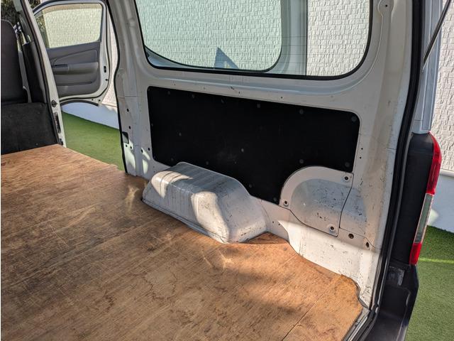 ＮＶ３５０キャラバンバン ロングＤＸターボ　３ペダルＭＴ／５ドア／両側スライドドア／ディーゼルターボ／荷室床板張り／積載量１．２５ｔ／ロング／４ナンバー／３人乗り／ＥＴＣ／キーレス／エアコン／エアバッグ（10枚目）