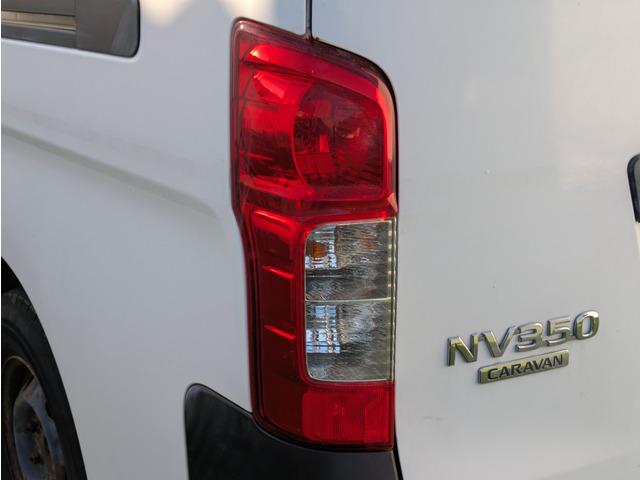ＮＶ３５０キャラバンバン ロングＤＸターボ　３ペダルＭＴ／５ドア／両側スライドドア／ディーゼルターボ／荷室床板張り／積載量１．２５ｔ／ロング／４ナンバー／３人乗り／ＥＴＣ／キーレス／エアコン／エアバッグ（27枚目）